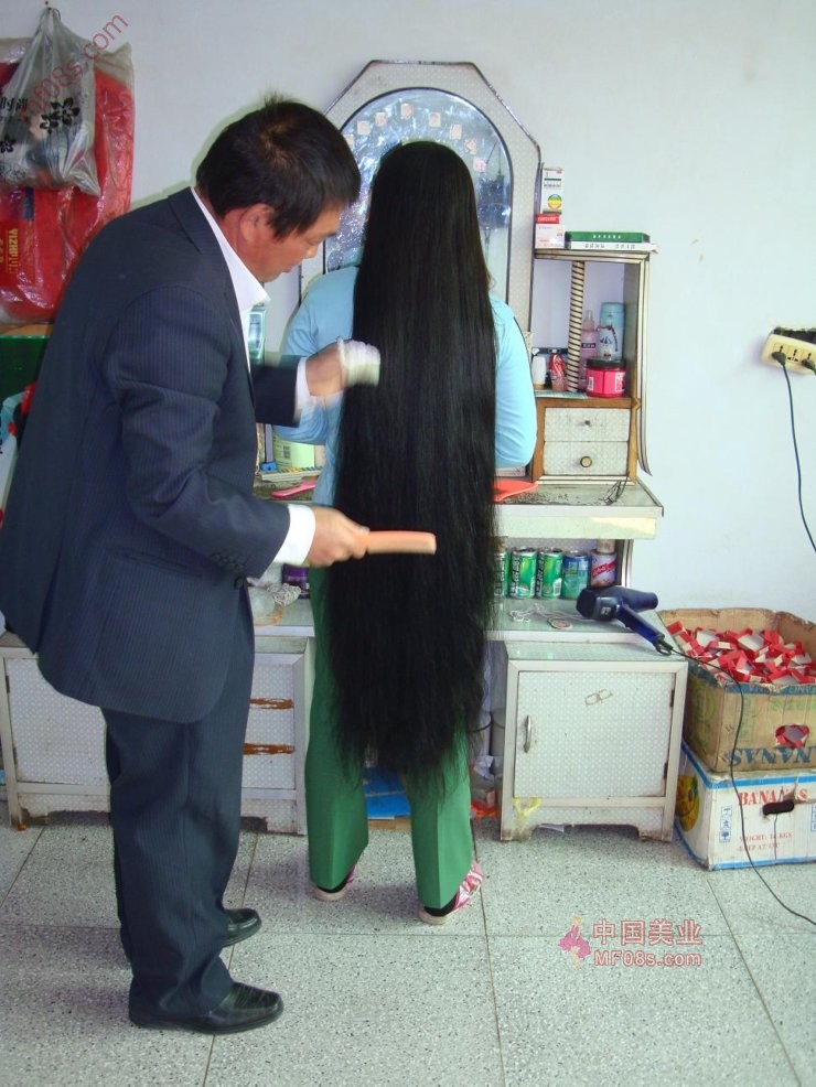 2米 重量402克 有全程剪发视频与长发姑娘正面特写长发只有一把 先到