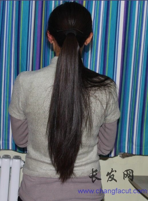 剪异常丰厚的一把长发(12)
