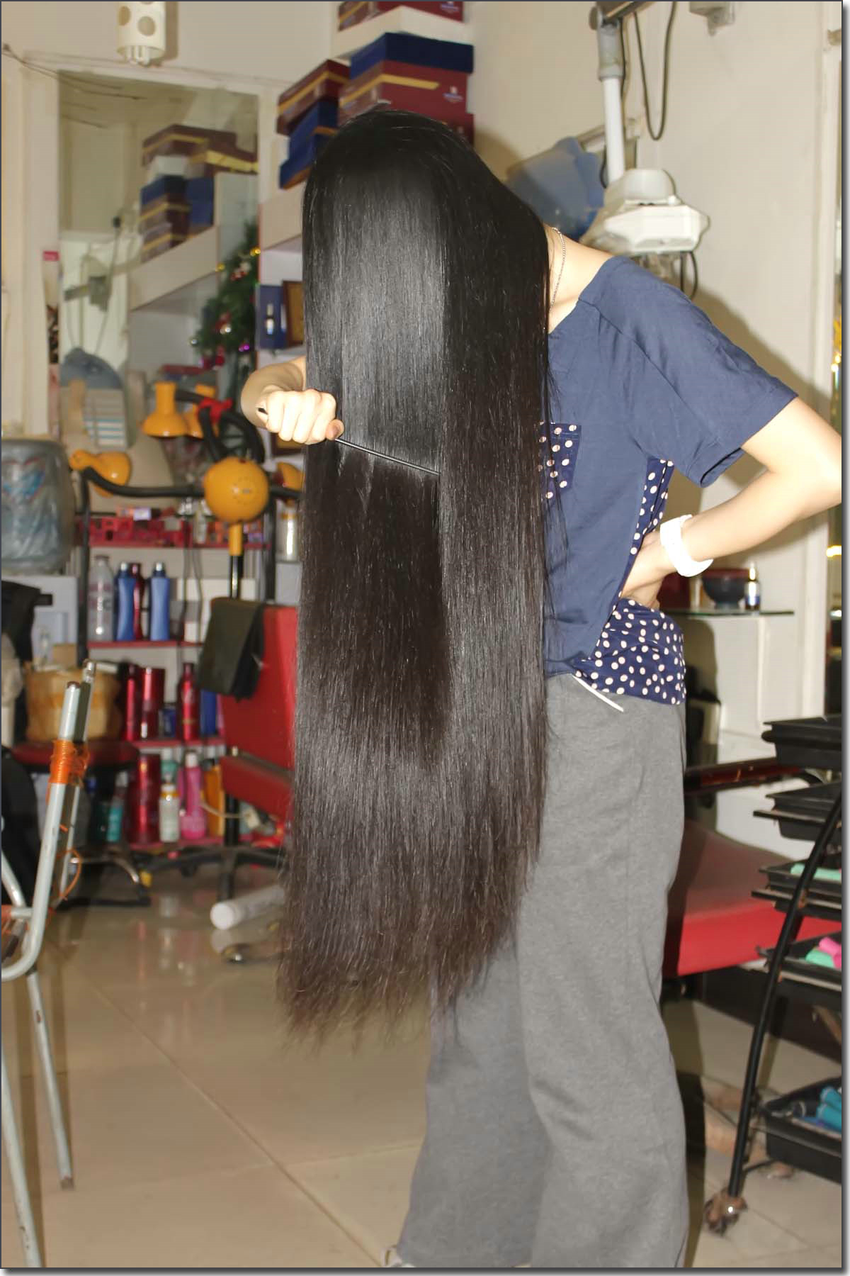 时髦人都剪“有层次感的中长发”-女生发型-条码图