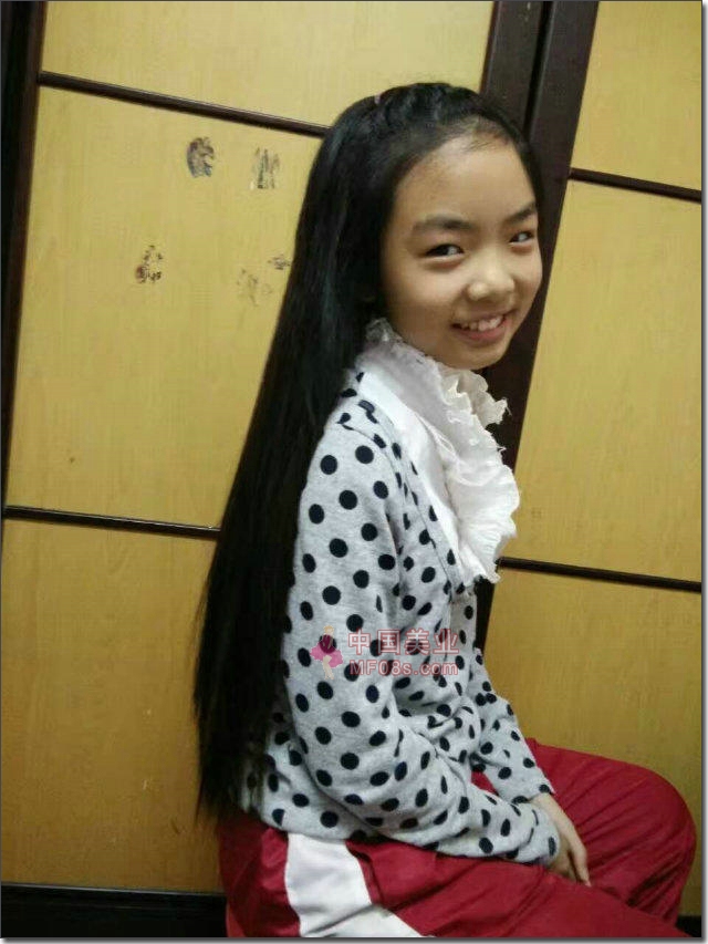 中国美业 长发 剪发         10岁小学生头发特别厚,妈妈每次给她洗